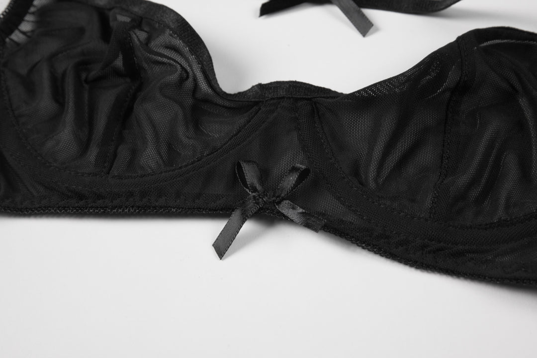 Costume uniforme sexy à bretelles avec nœud de tentation en V profond